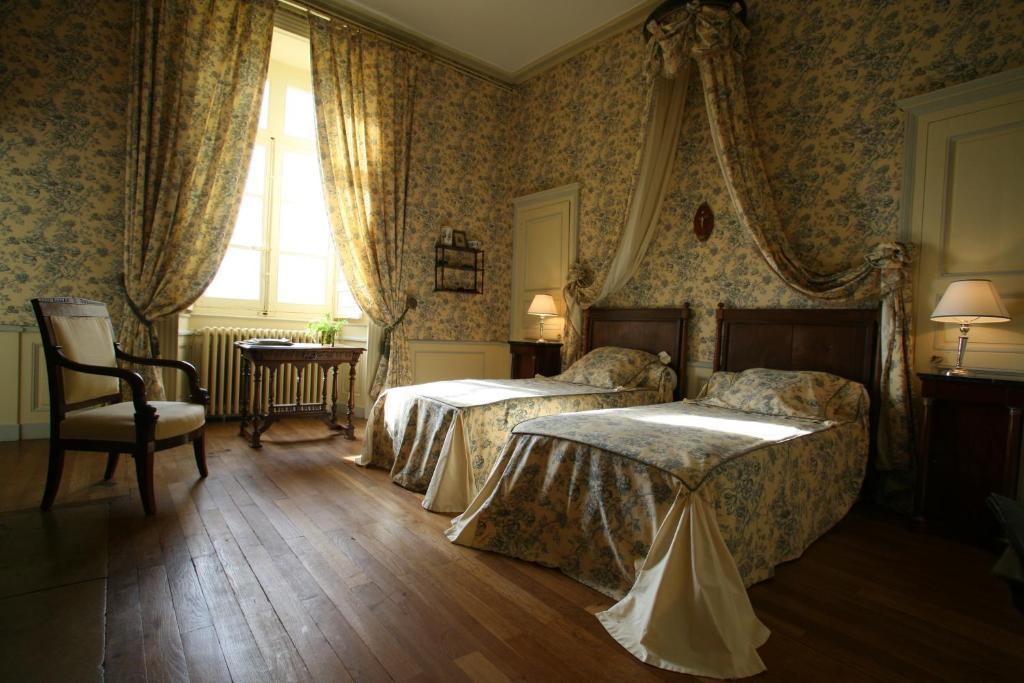 Chateau De Beaujeu Sens-Beaujeu 객실 사진