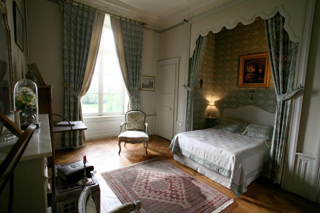 Chateau De Beaujeu Sens-Beaujeu 객실 사진
